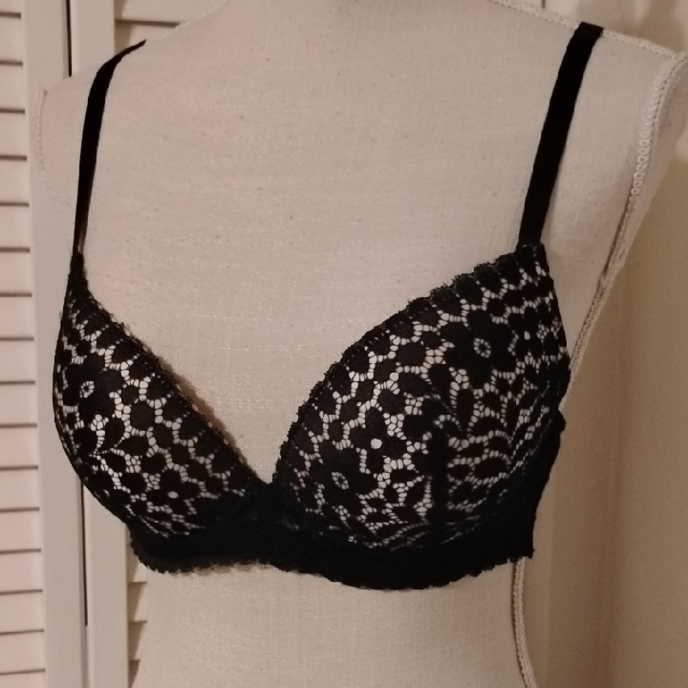 Frederick's of Hollywood Black and White Lace Bra - Picture 2 of 4